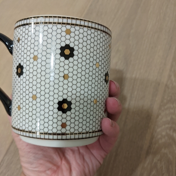 "P" Monogram Tile Mug - Picture 5 of 6